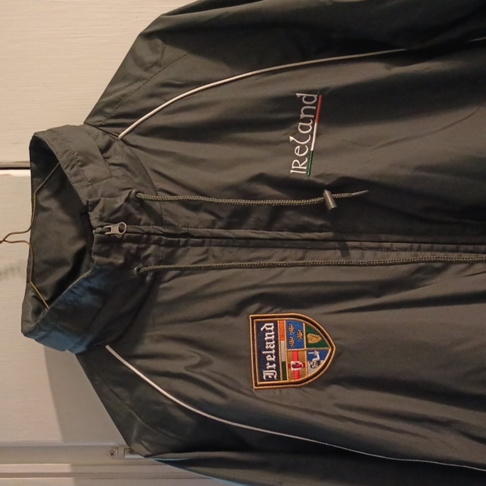 Windbreaker - Picture 2 of 6